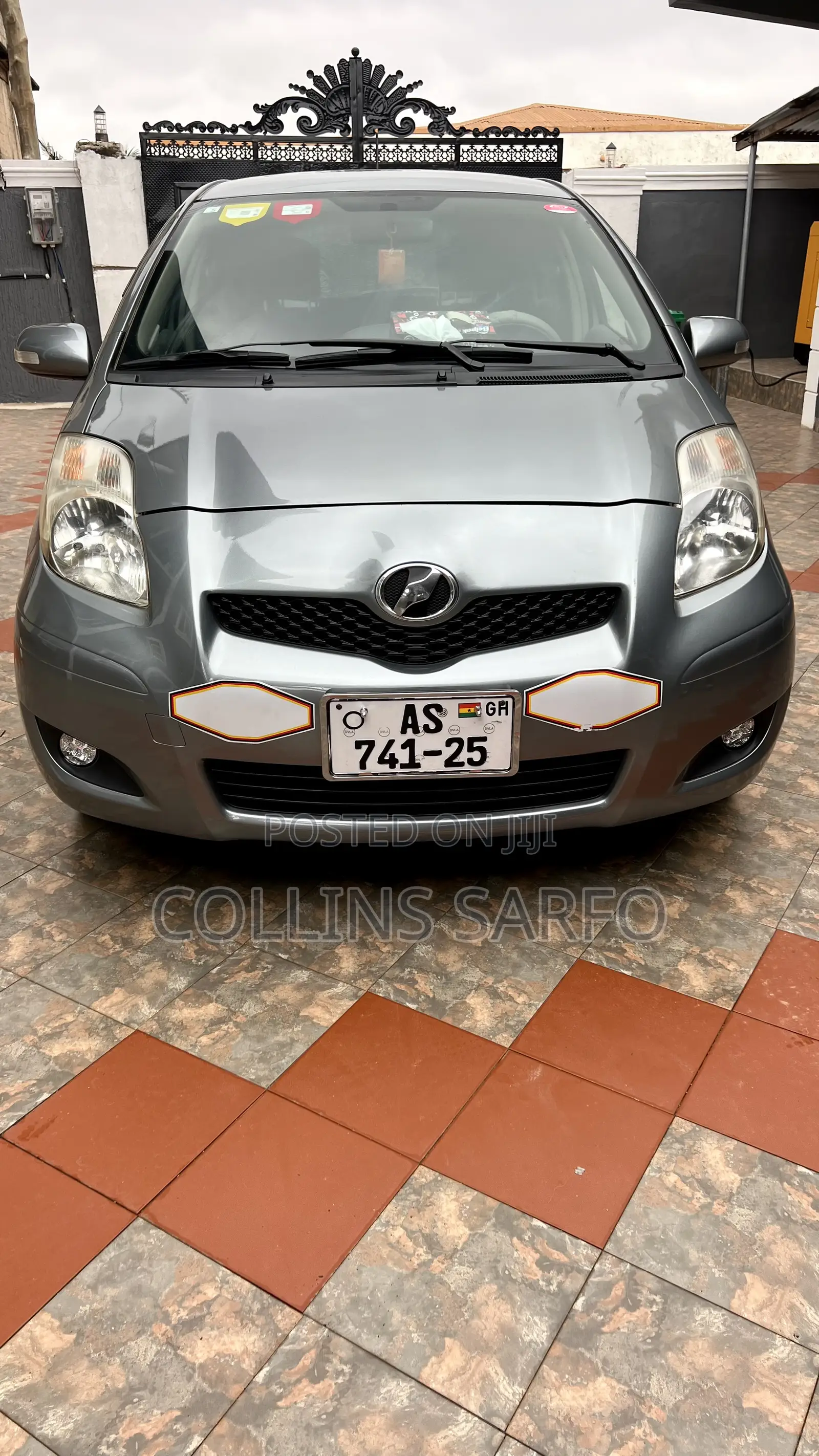 Toyota Vitz 1.3 FWD 3dr 2009 Beige