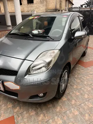 Toyota Vitz 1.3 FWD 3dr 2009 Beige