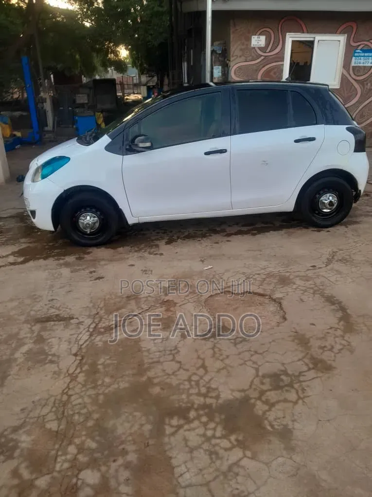 Toyota Vitz 2010 White