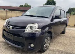 Toyota Sienta 2013 Brown