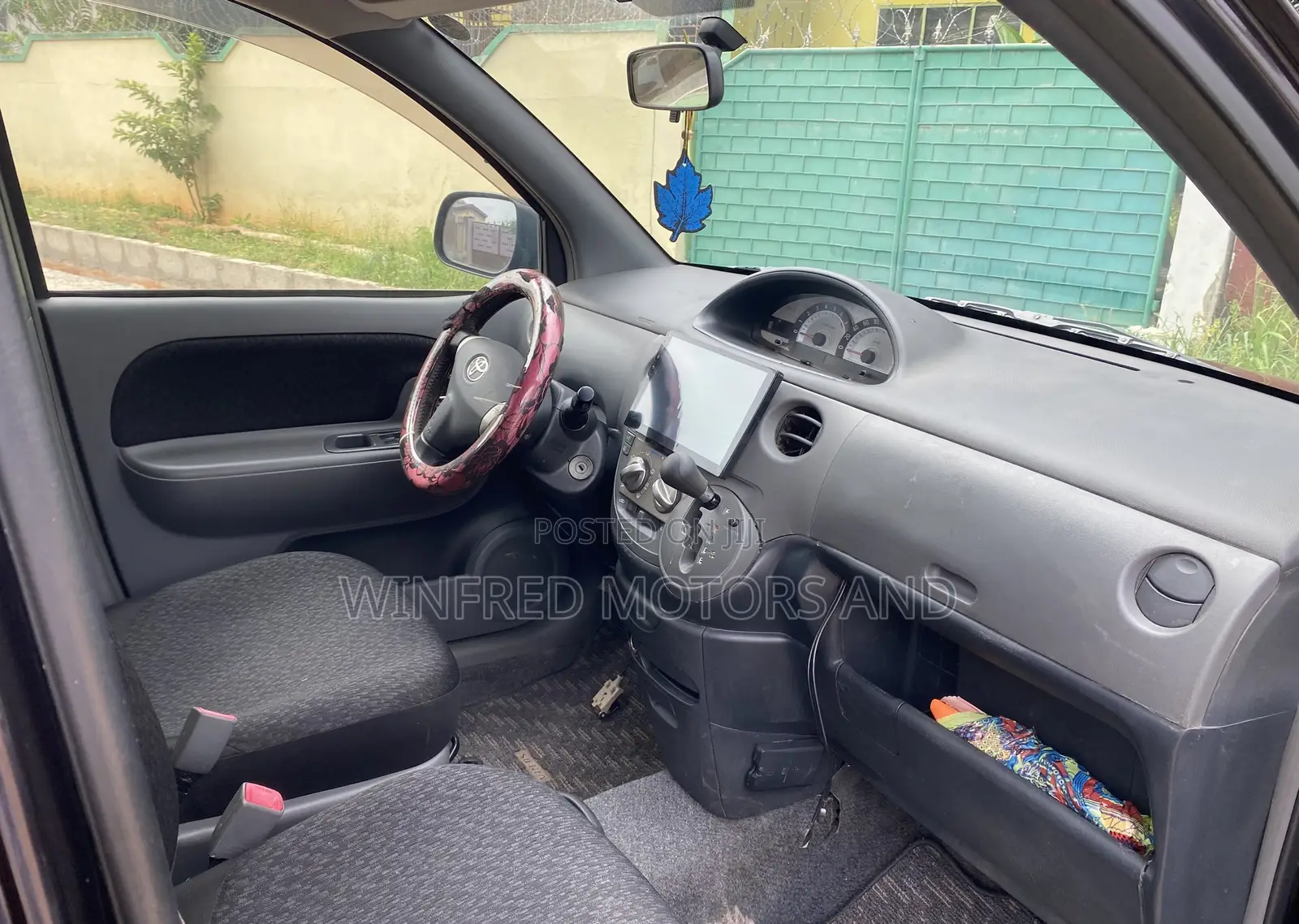 Toyota Sienta 2013 Brown