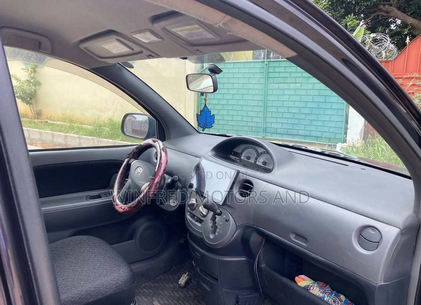 Toyota Sienta 2013 Brown