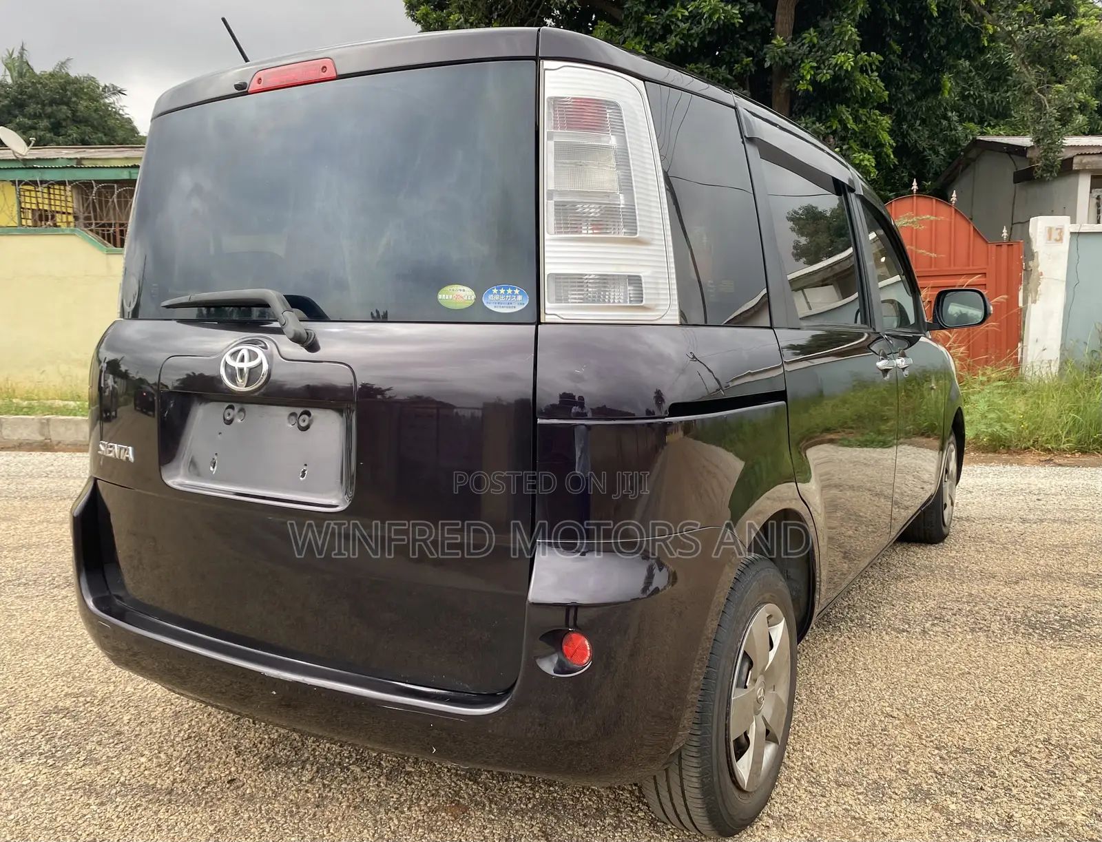 Toyota Sienta 2013 Brown