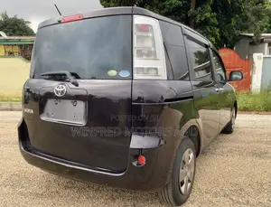 Toyota Sienta 2013 Brown