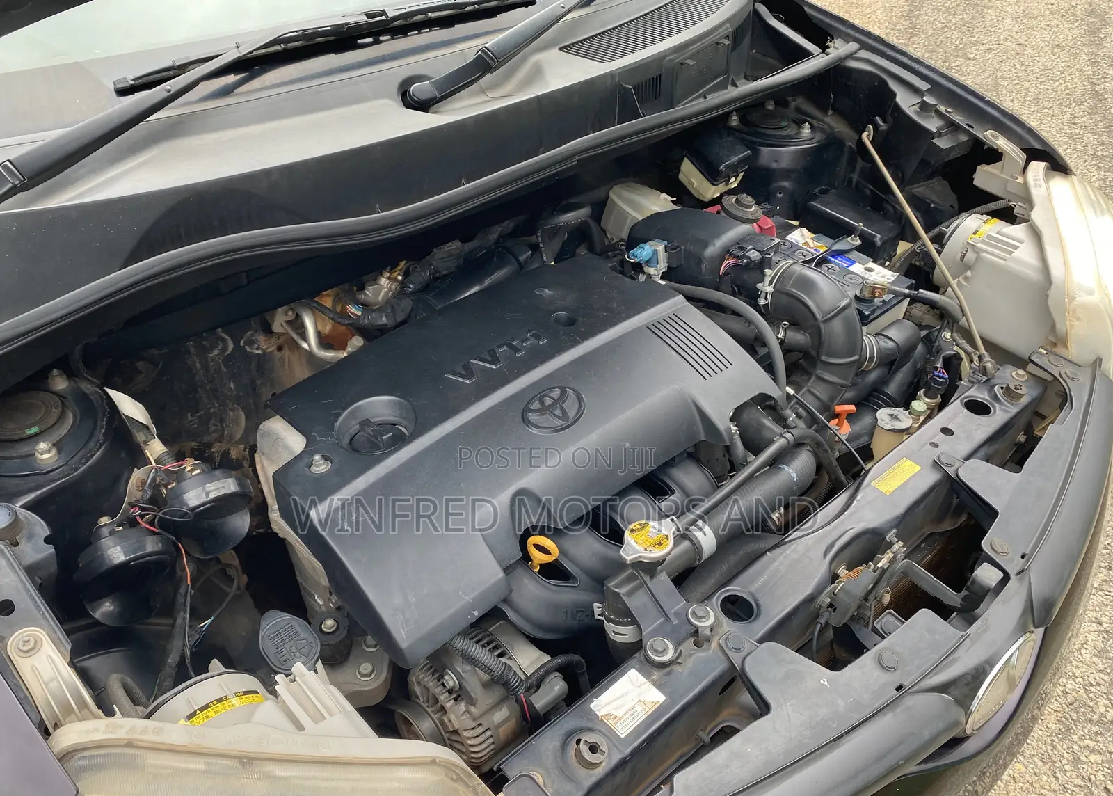 Toyota Sienta 2013 Brown