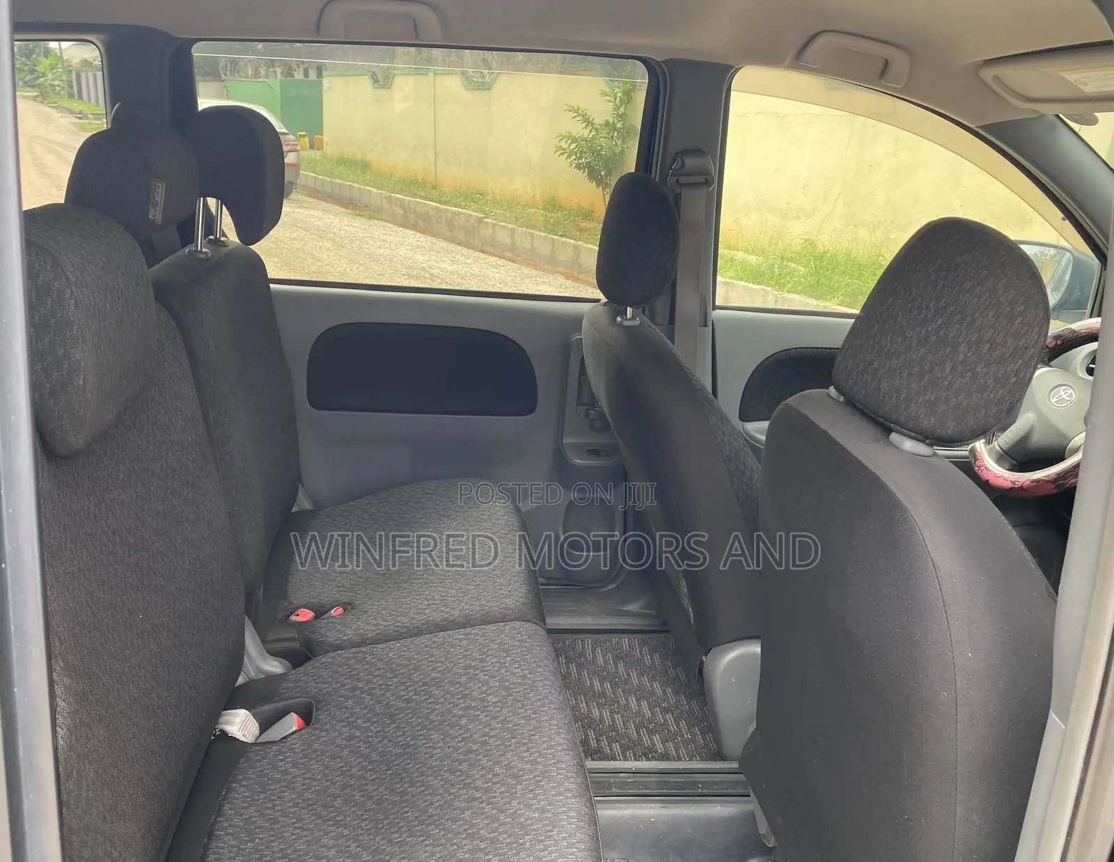 Toyota Sienta 2013 Brown