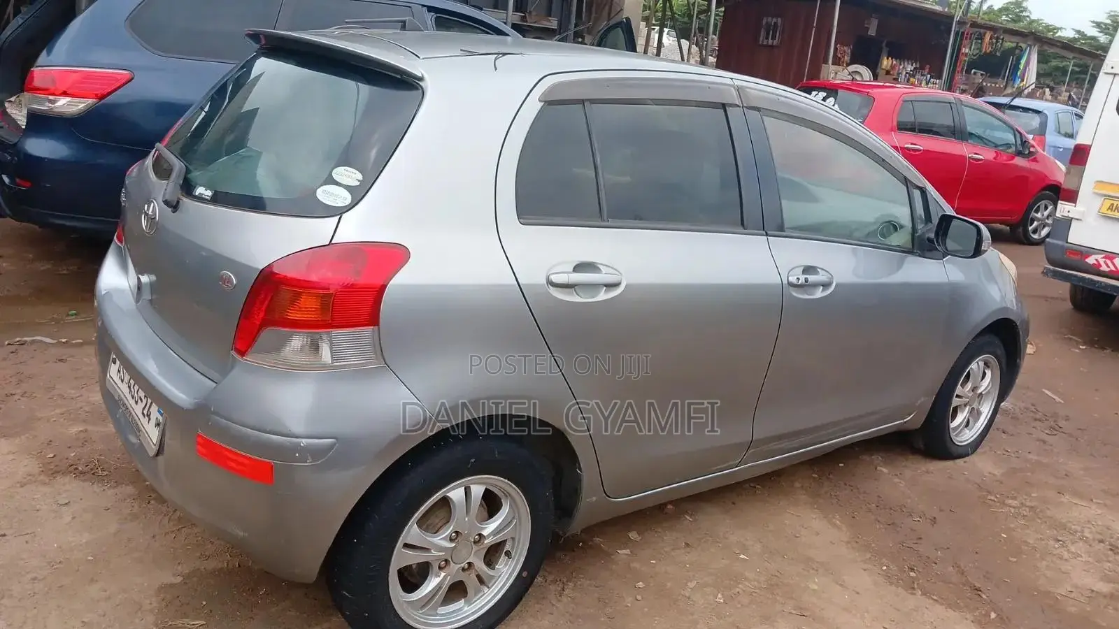 Toyota Vitz 1.5 FWD 5dr 2010 Green