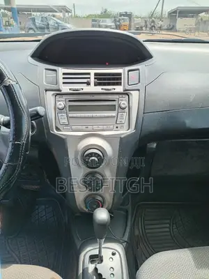 Toyota Vitz 2010 Blue