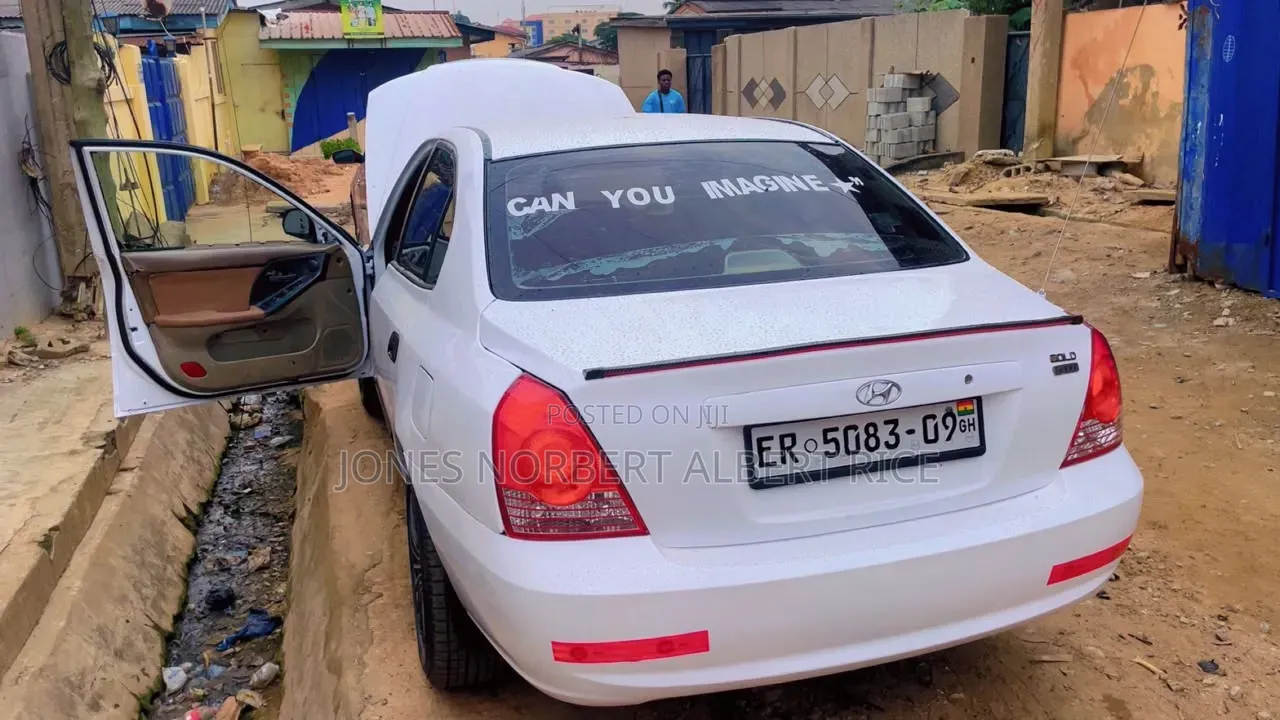 Hyundai Elantra GT 2002 White