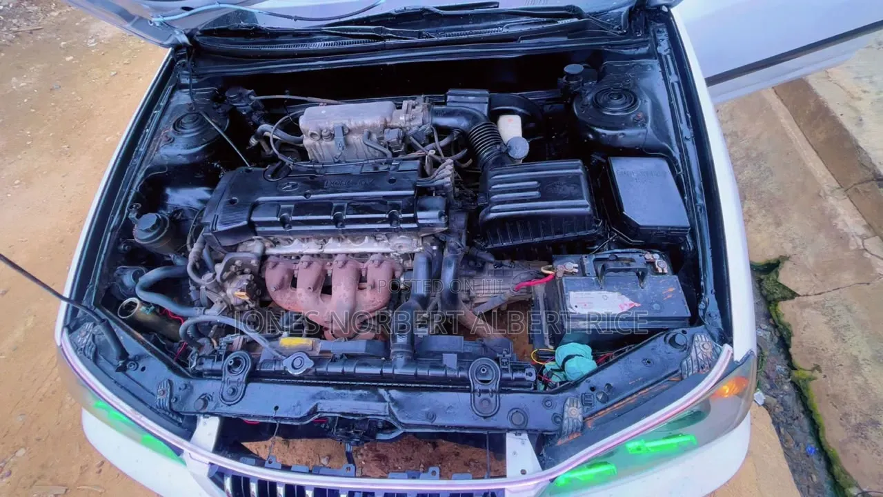 Hyundai Elantra GT 2002 White