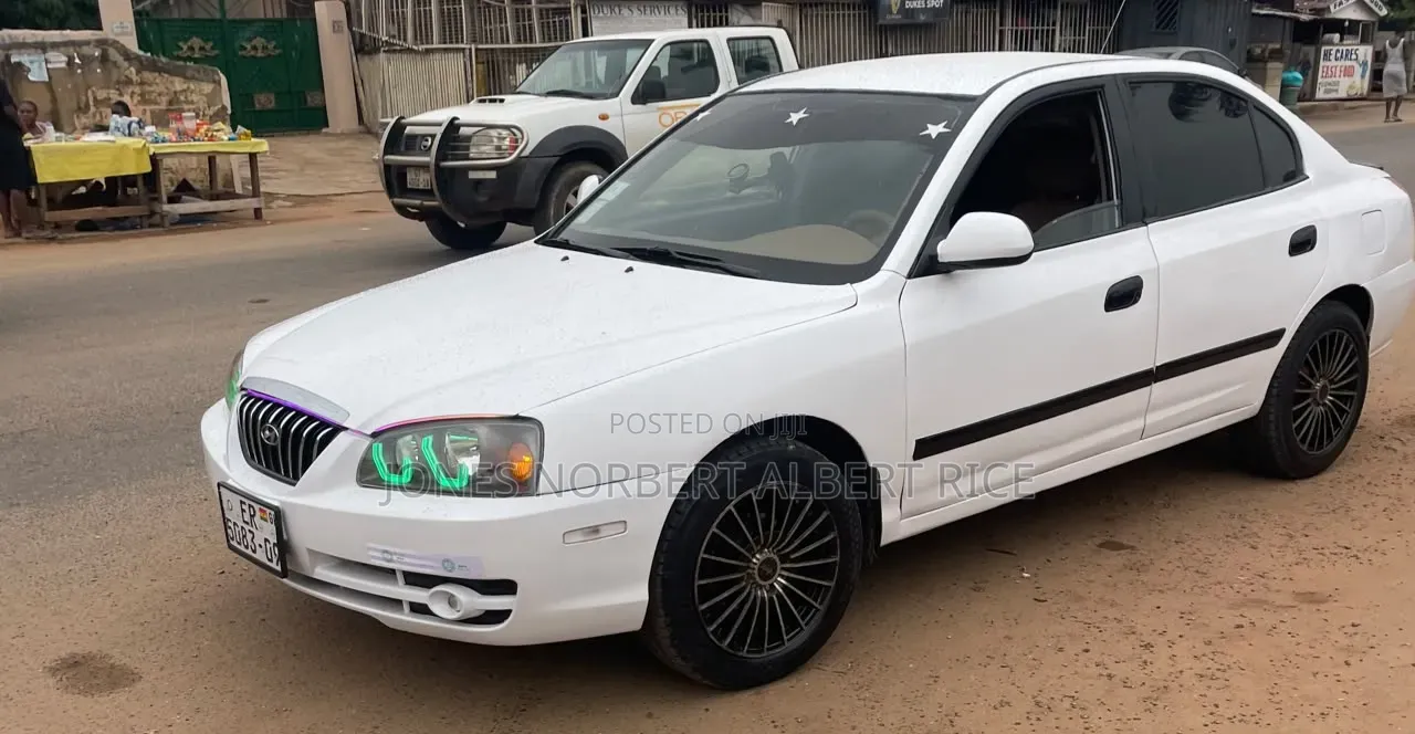 Hyundai Elantra GT 2002 White