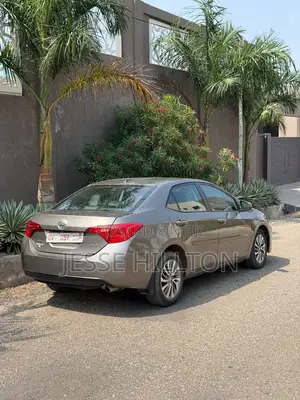Toyota Corolla XLE 4dr Sedan (1.8L 4cyl CVT) 2017 Gray