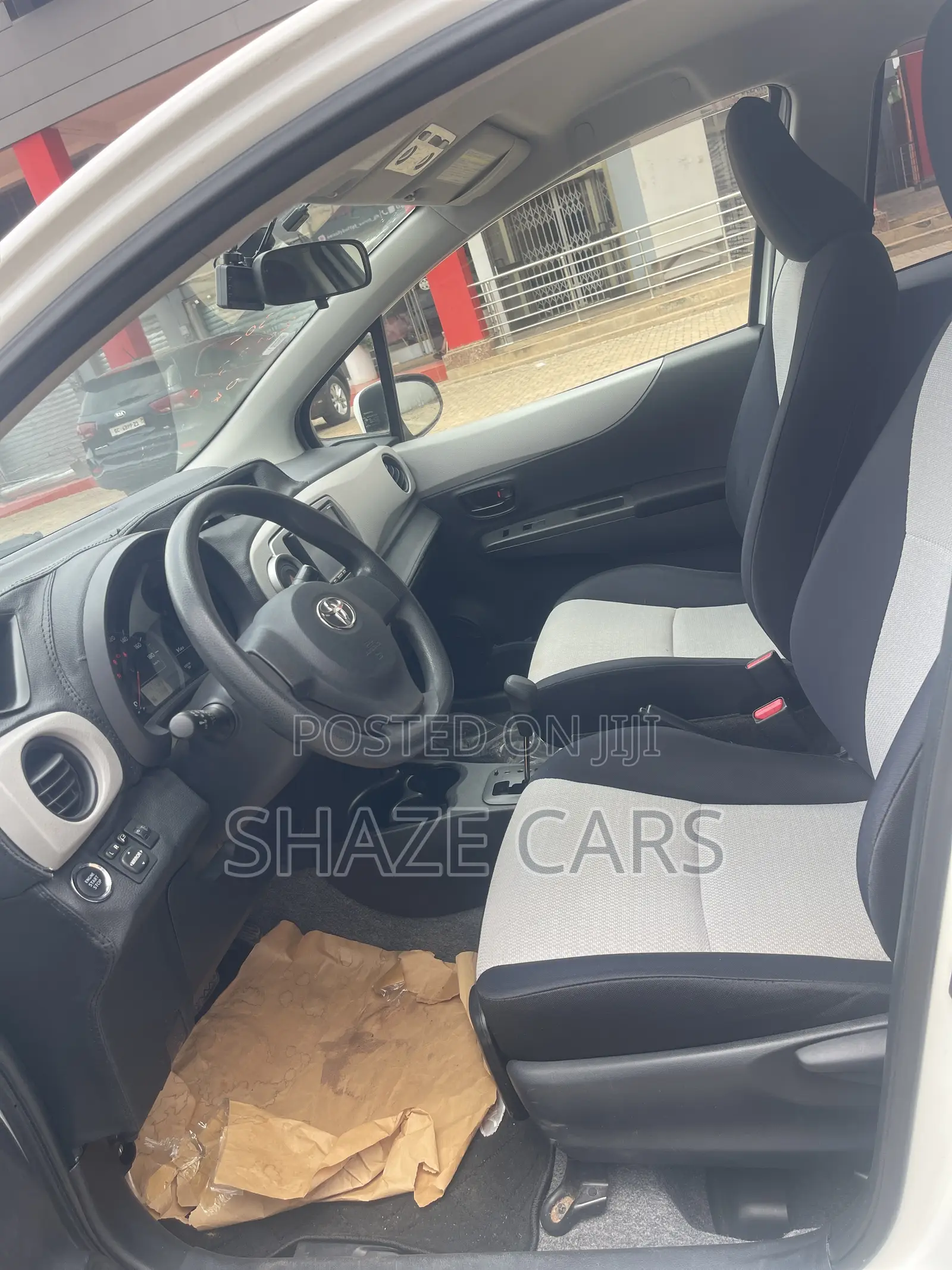 Toyota Vitz 2012 White