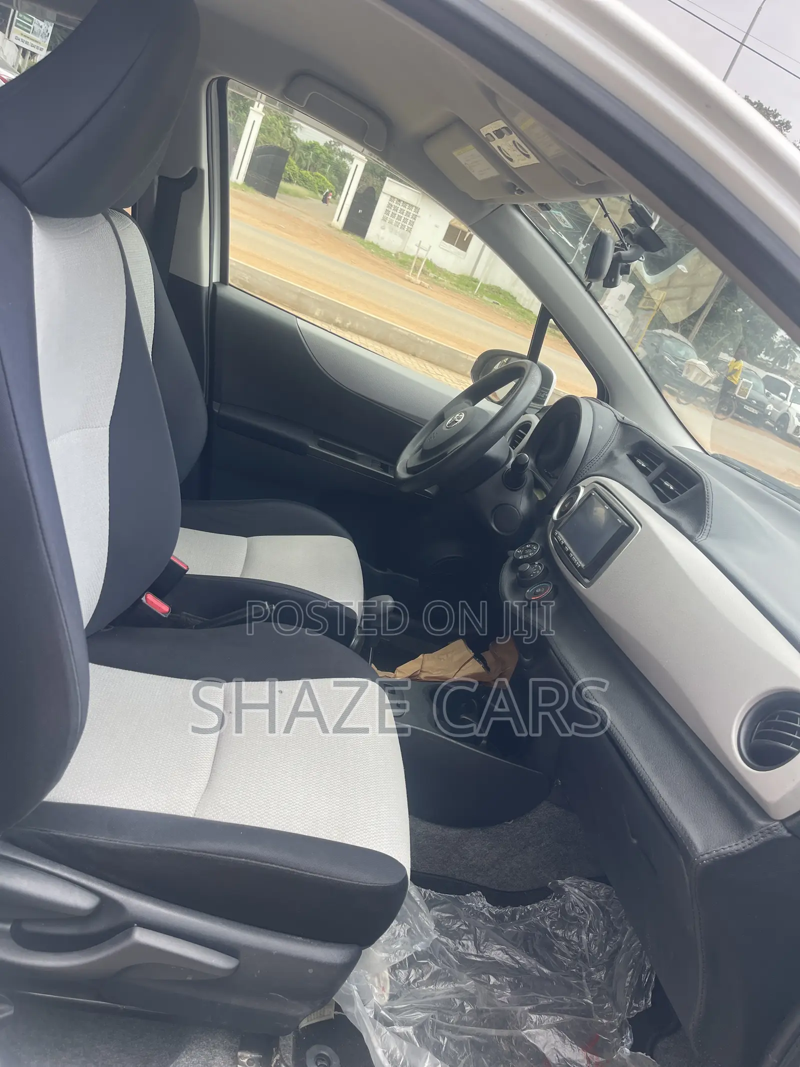 Toyota Vitz 2012 White