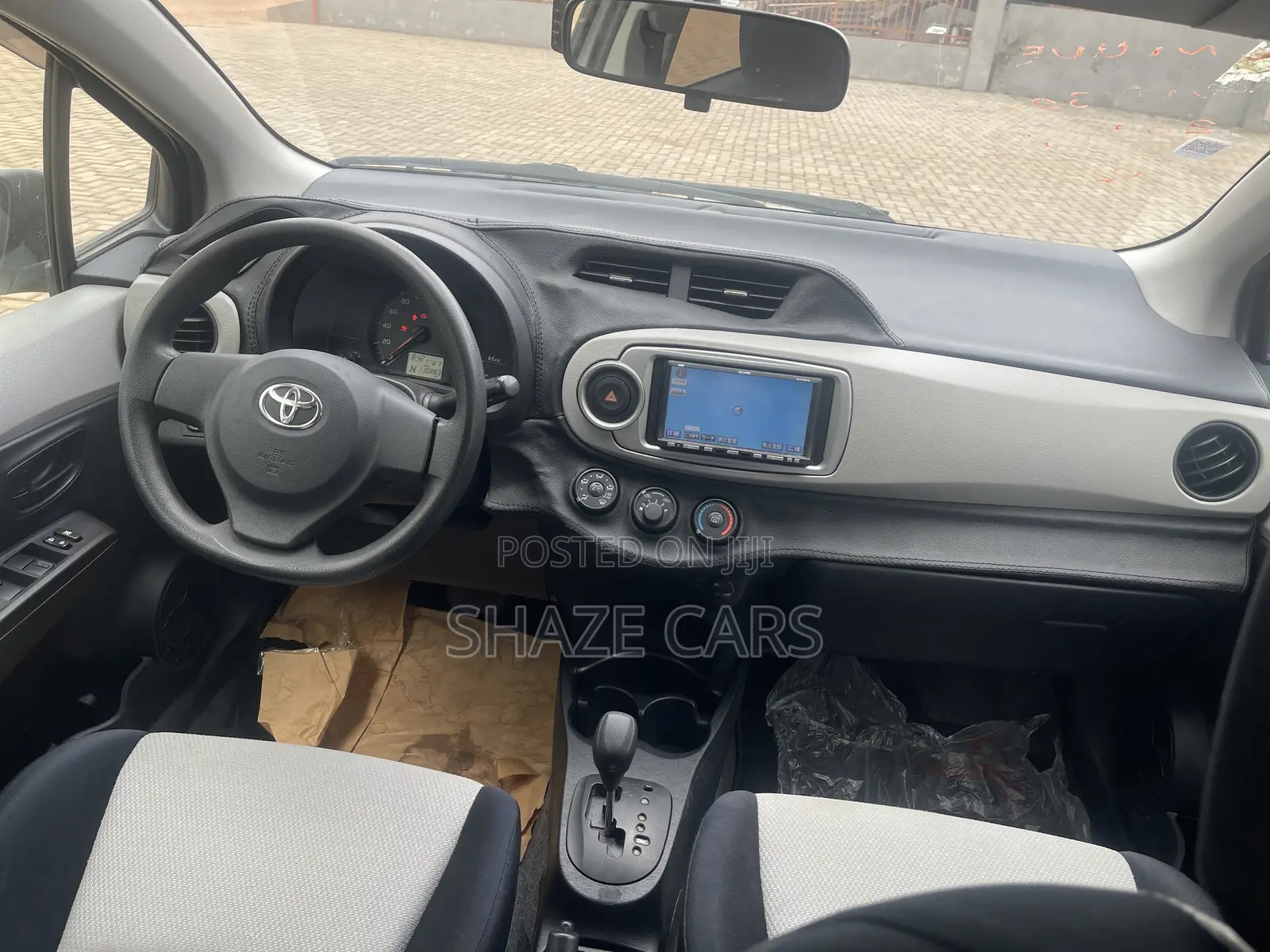 Toyota Vitz 2012 White