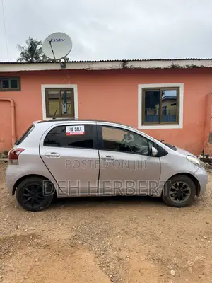 Toyota Vitz 2010 Gray
