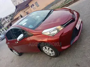 Toyota Vitz 2015 Maroon