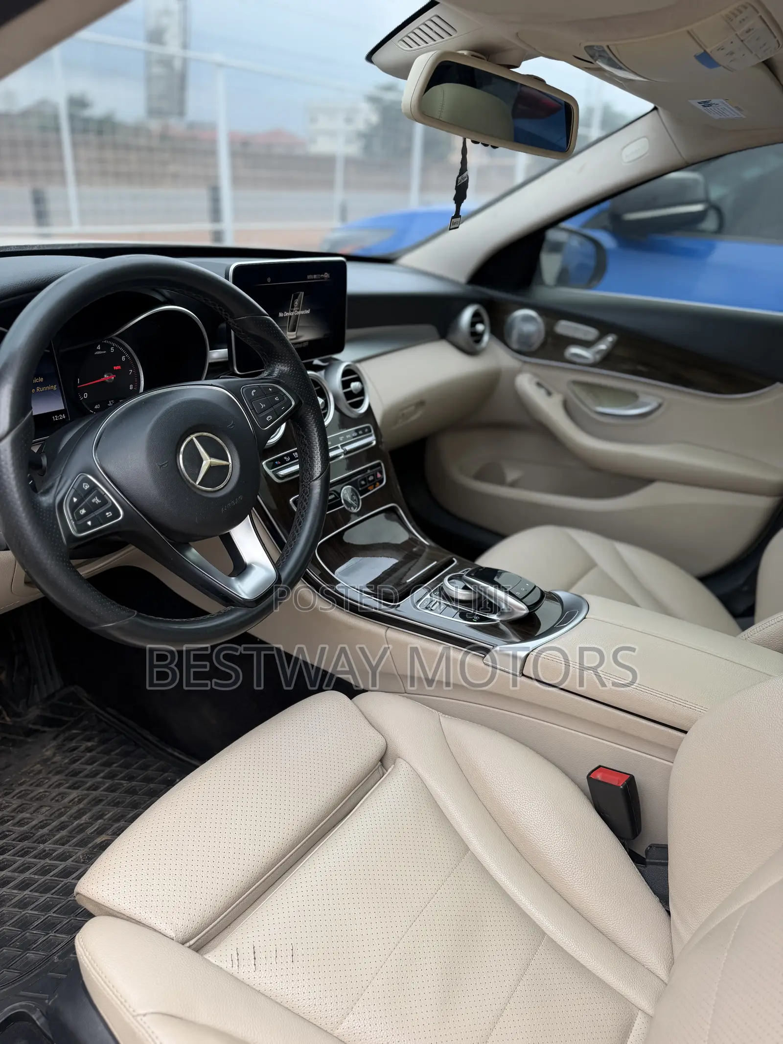 Mercedes-Benz C300 Luxury 4matic Sedan AWD (2.0L 4cyl 7A) 2017 White