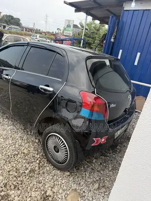 Toyota Vitz 1.3 AWD 5dr 2010 Black