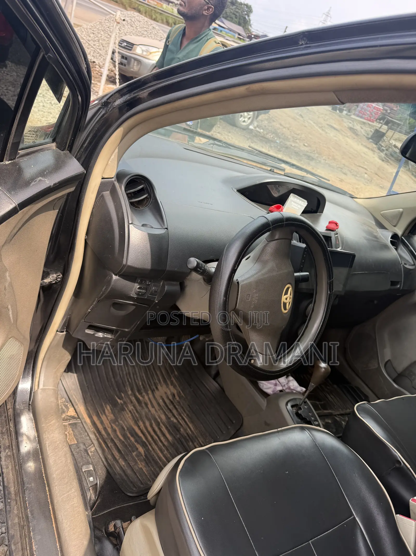 Toyota Vitz 1.3 AWD 5dr 2010 Black