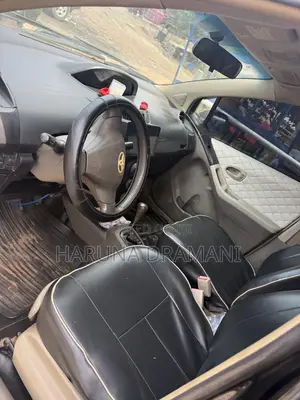 Toyota Vitz 1.3 AWD 5dr 2010 Black