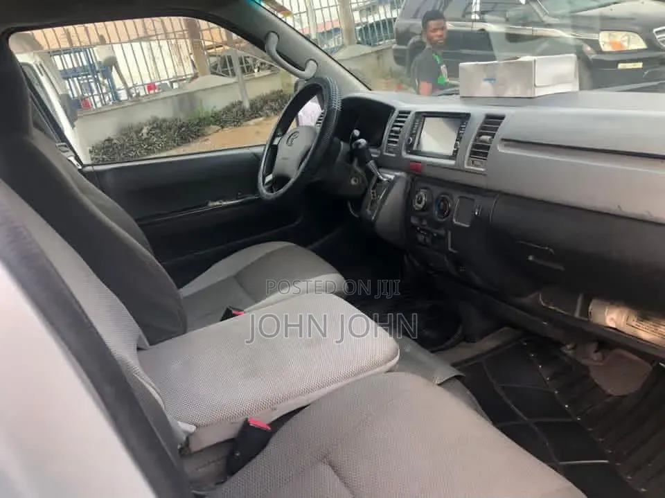 Toyota HiAce 2009 Silver