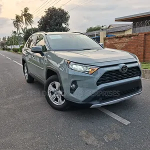 Toyota RAV4 2021 Green