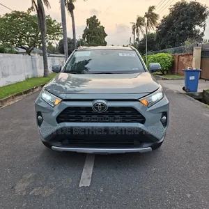 Toyota RAV4 2021 Green