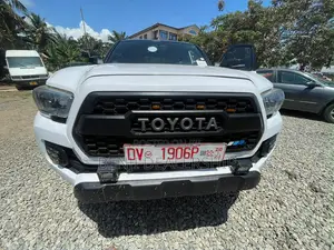 Toyota Tacoma 2017 White