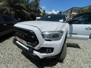 Toyota Tacoma 2017 White
