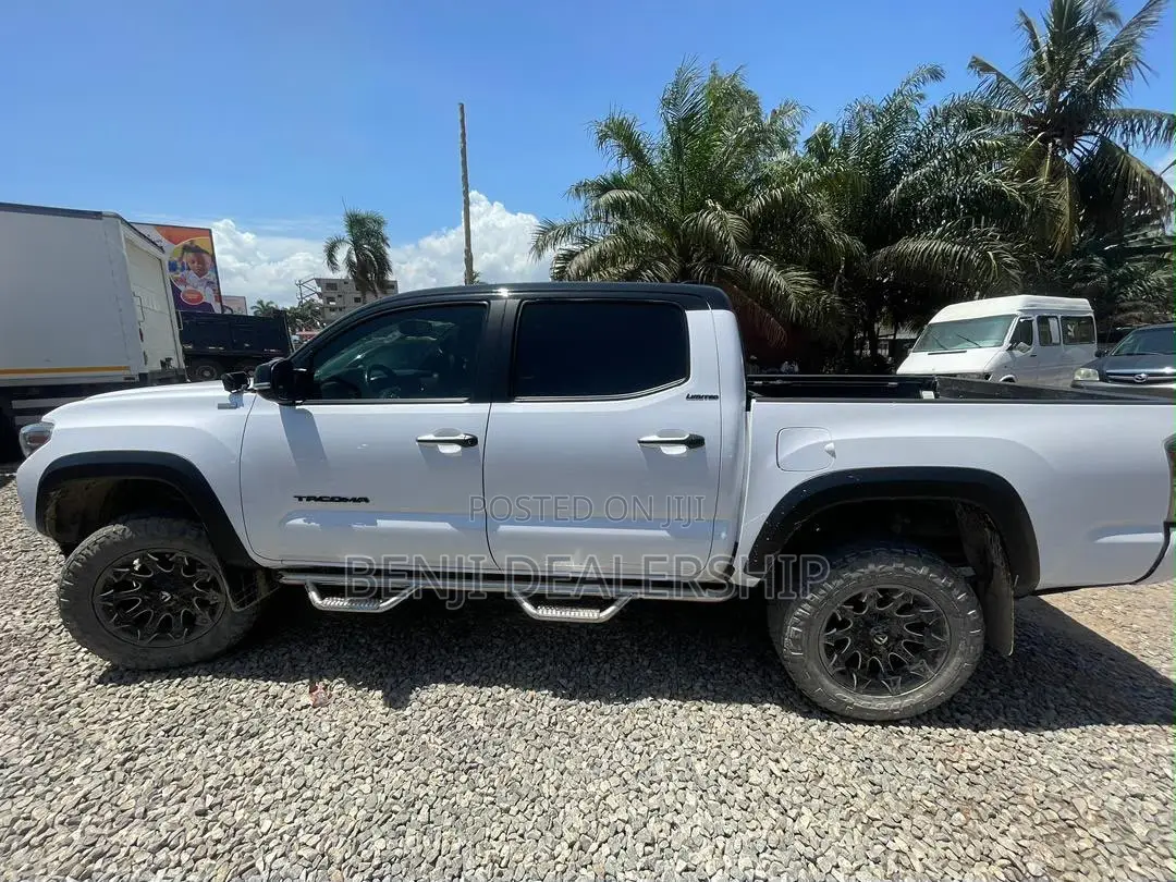 Toyota Tacoma 2017 White