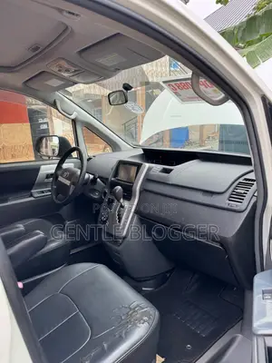 Toyota Voxy 2010 White