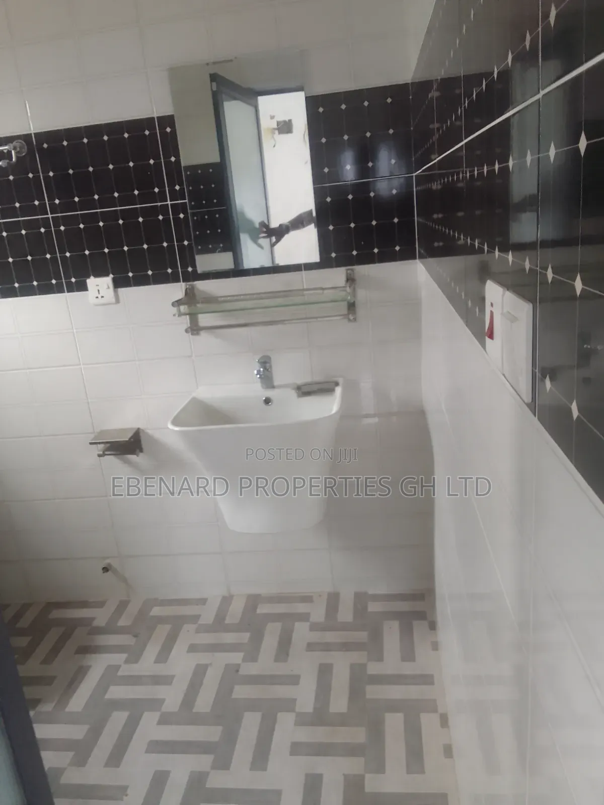 2bdrm Apartment in Ebenard Properties, Baatsona Total for rent