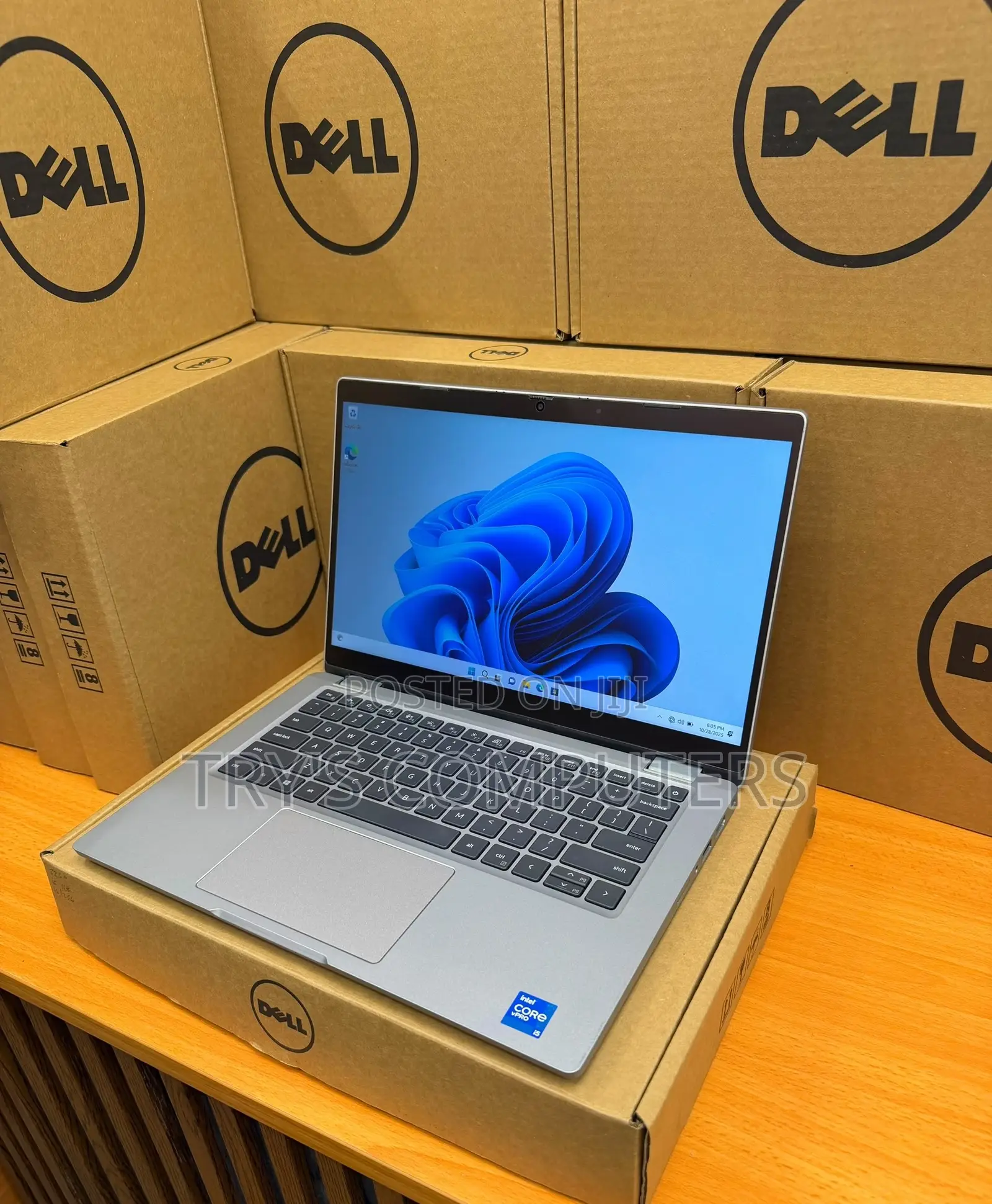 New Laptop Dell Latitude 5320 2-in-1 8GB Intel Core i5 SSD 256GB