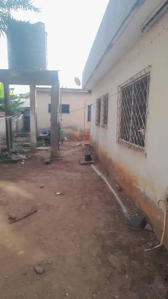 6bdrm House in Achimota Mall Area for sale