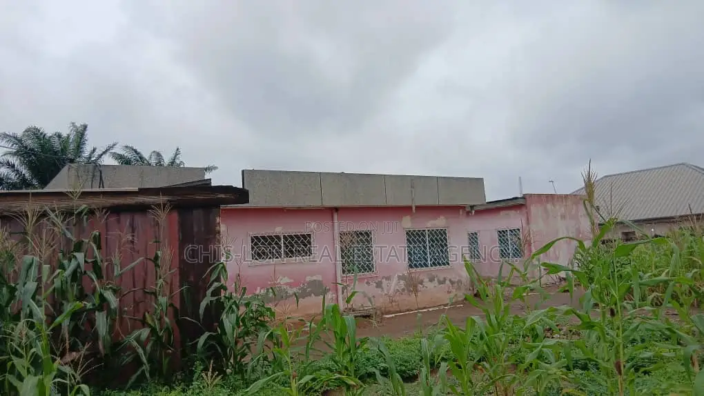 6bdrm House in Achimota Mall Area for sale