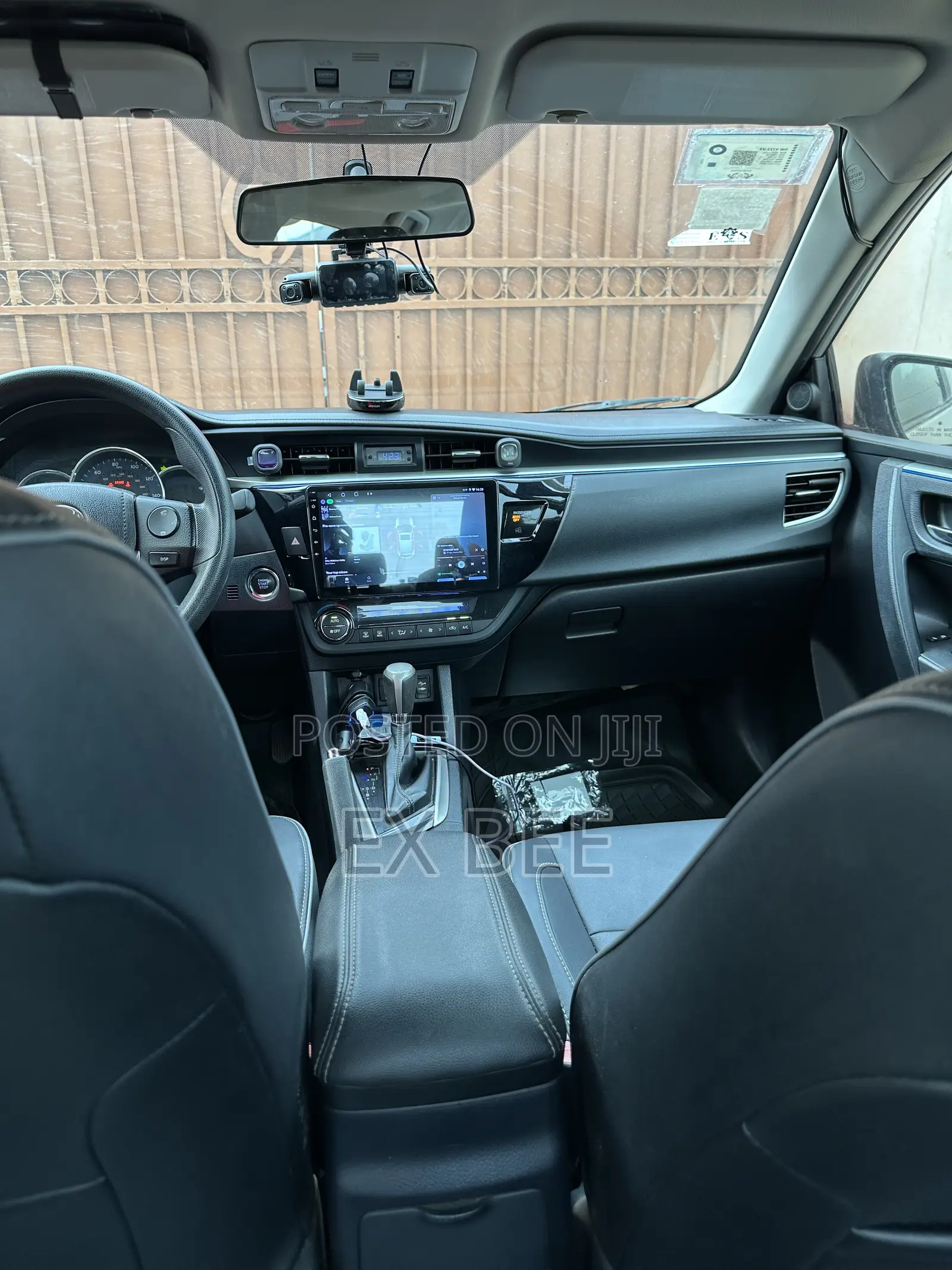 Toyota Corolla LE 4dr Sedan (1.8L 4cyl CVT) 2014 Silver