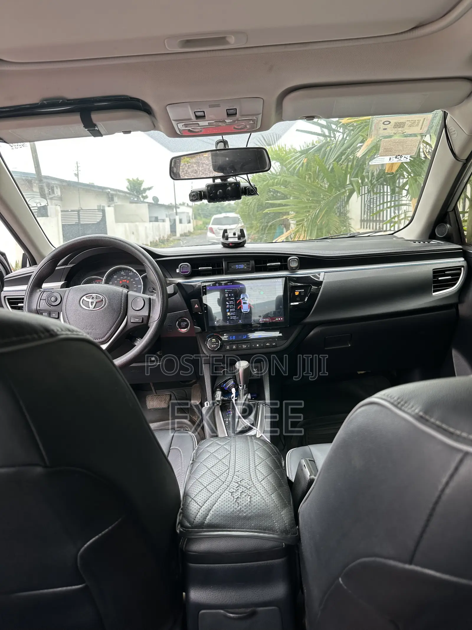 Toyota Corolla LE 4dr Sedan (1.8L 4cyl CVT) 2014 Silver