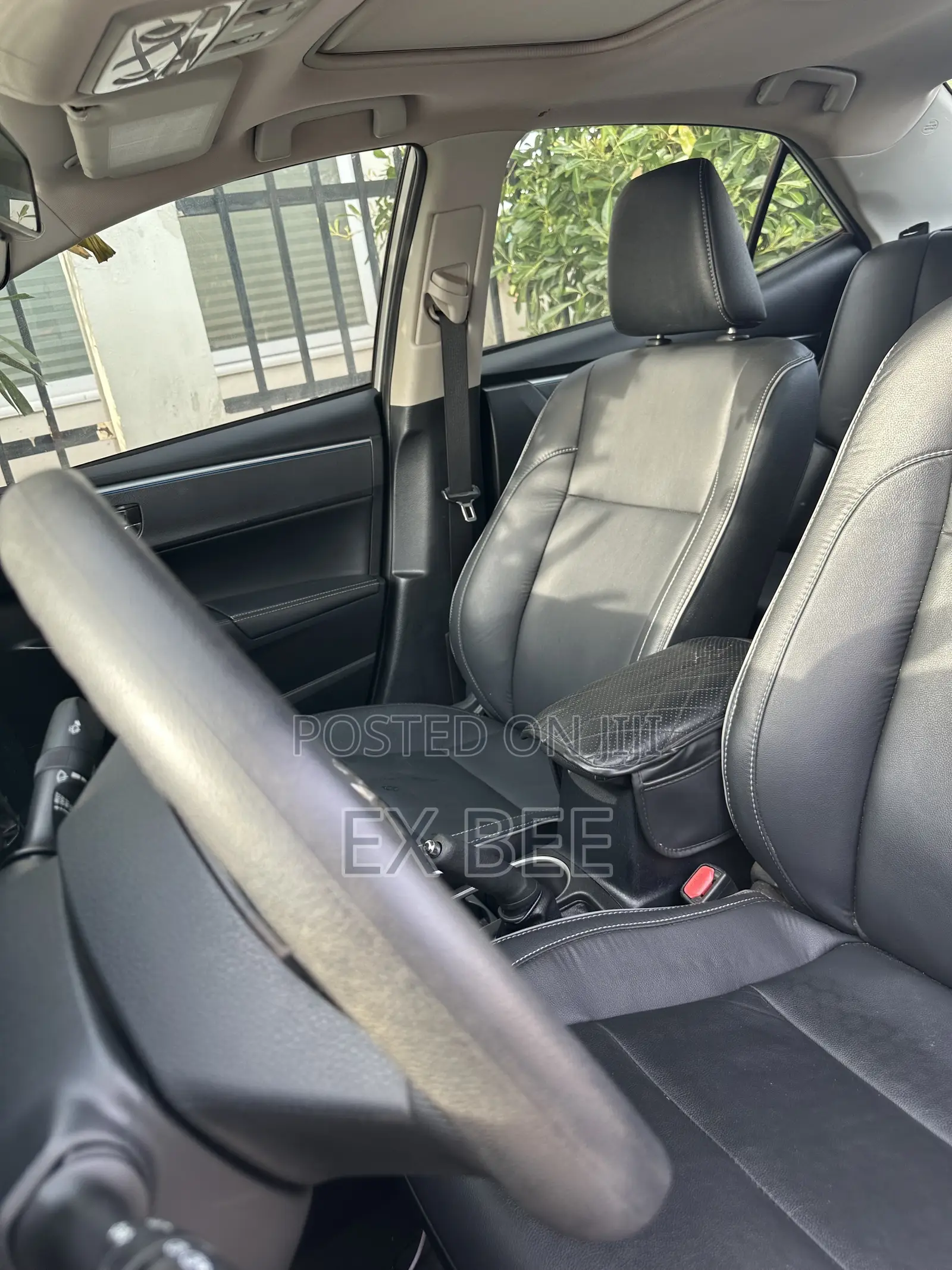 Toyota Corolla LE 4dr Sedan (1.8L 4cyl CVT) 2014 Silver