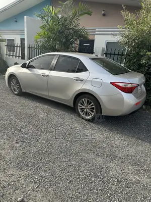 Toyota Corolla LE 4dr Sedan (1.8L 4cyl CVT) 2014 Silver