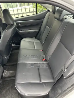 Toyota Corolla LE 4dr Sedan (1.8L 4cyl CVT) 2014 Silver