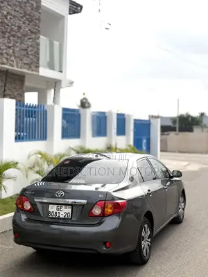 Toyota Corolla LE 4dr Sedan (1.8L 4cyl 4A) 2010 White