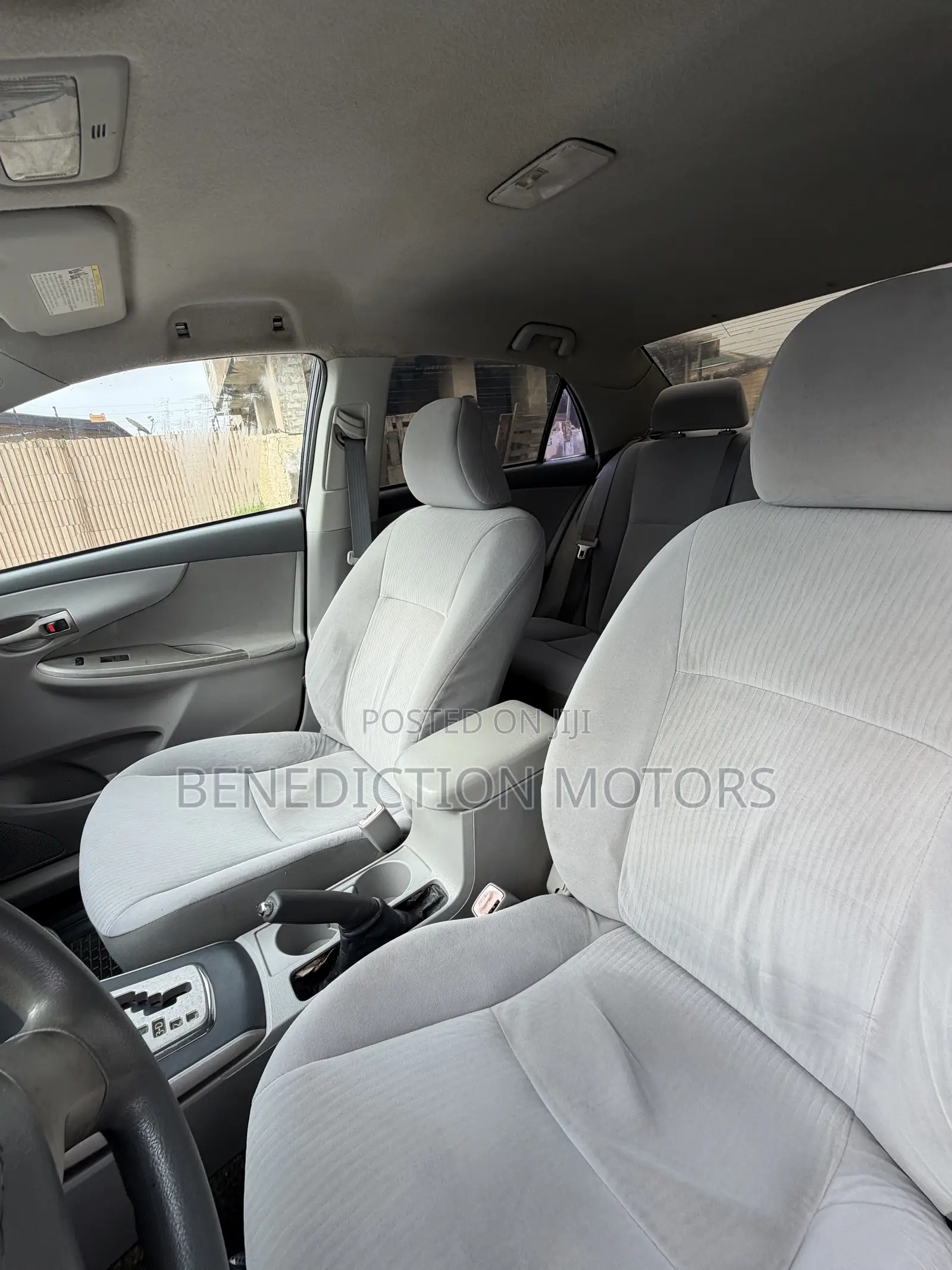 Toyota Corolla LE 4dr Sedan (1.8L 4cyl 4A) 2010 White