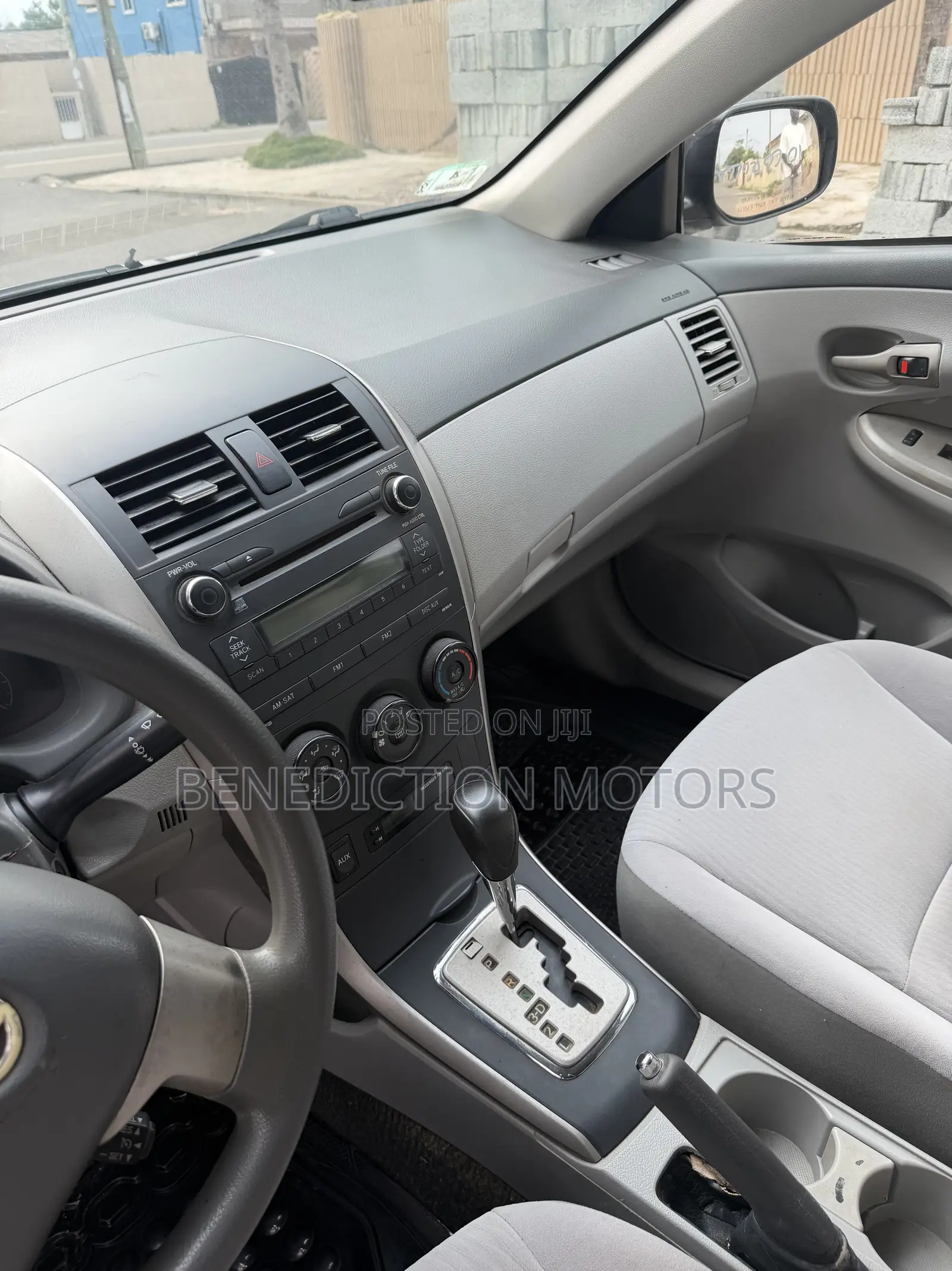 Toyota Corolla LE 4dr Sedan (1.8L 4cyl 4A) 2010 White