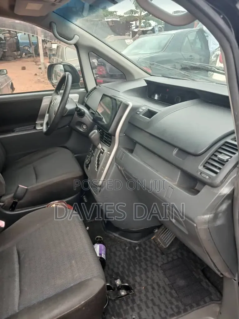 Toyota Voxy 2013 Black