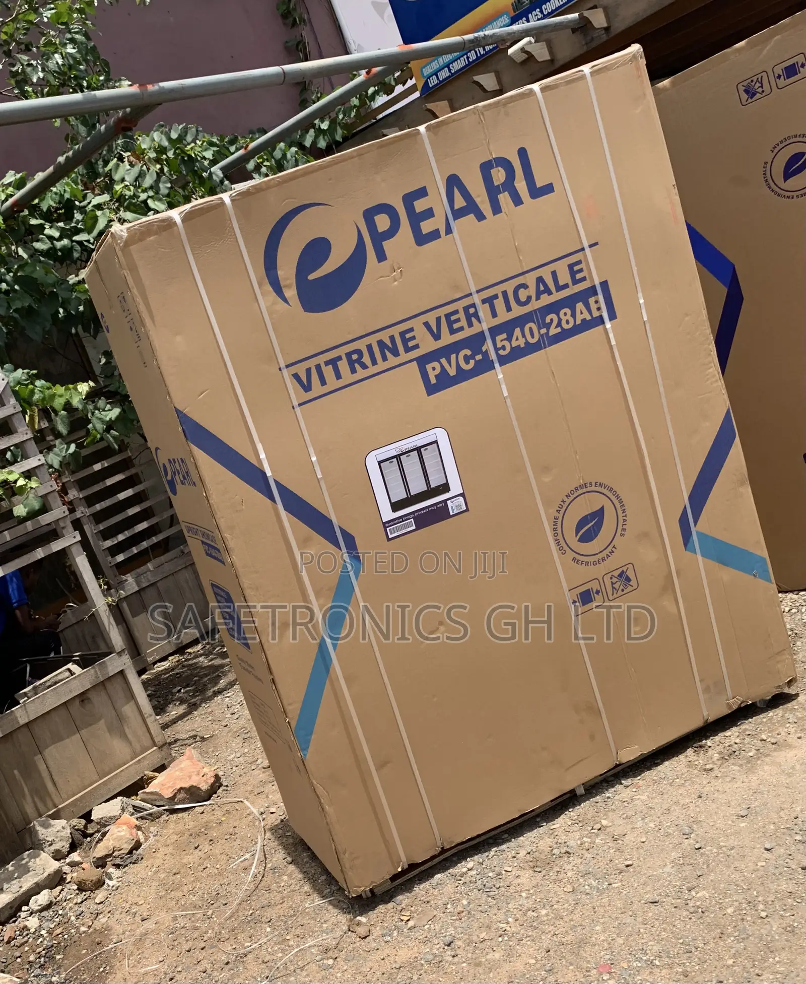 Fabulous New Pearl PVC-150 Display Fridge 950 Liters