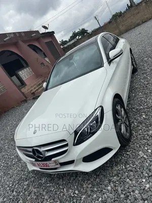 Mercedes-Benz C300 Luxury 4matic Sedan AWD (2.0L 4cyl 7A) 2017 White