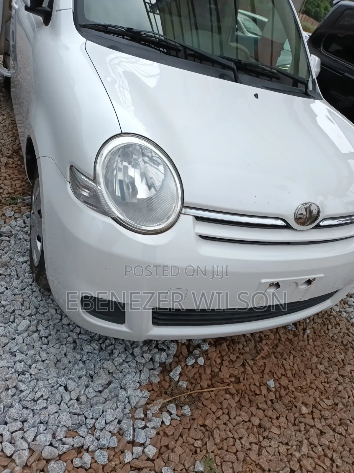 Toyota Sienta 2012 White