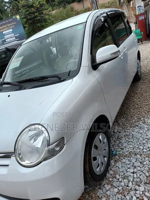Toyota Sienta 2012 White