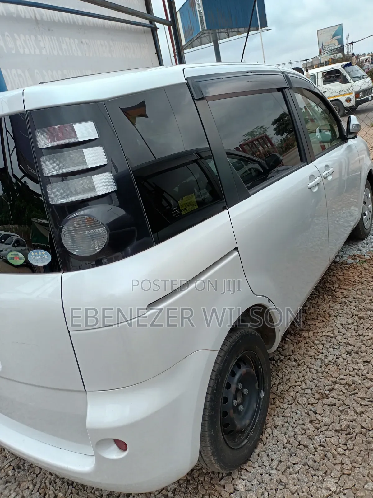 Toyota Sienta 2012 White